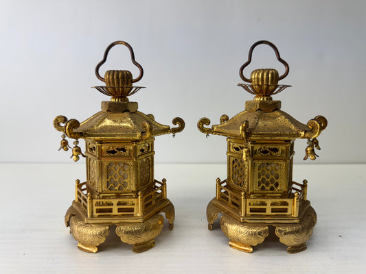Y9536 TOUROU Gold metal small Hanging lanterns pair Japan antique Buddhist altar