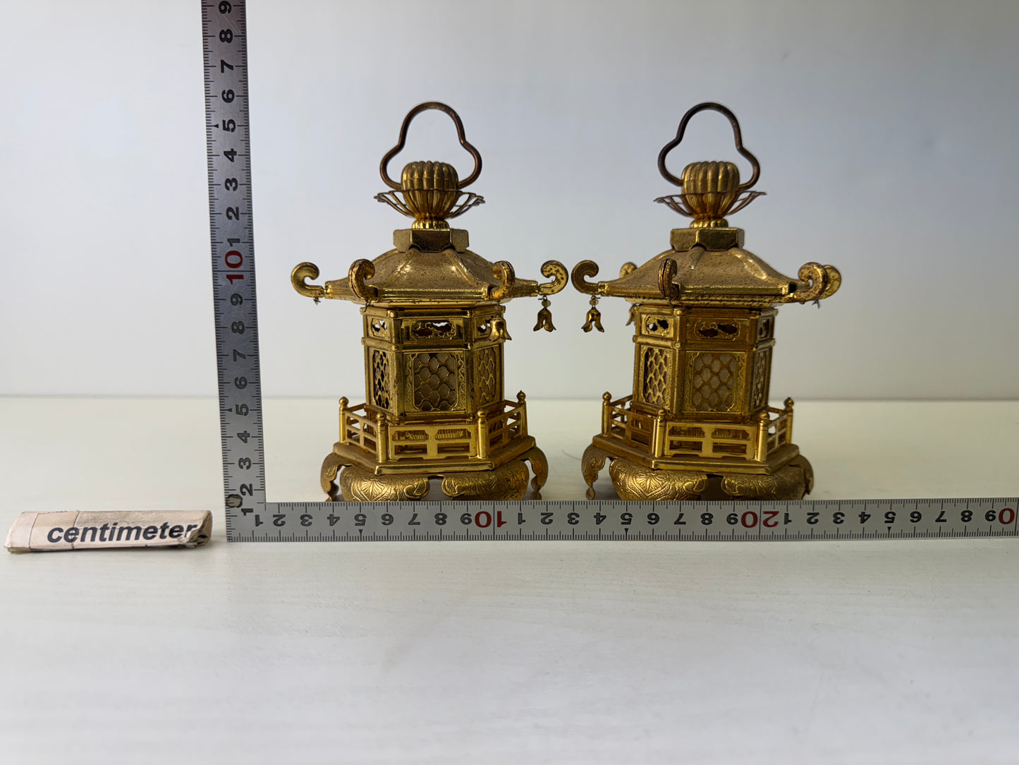 Y9536 TOUROU Gold metal small Hanging lanterns pair Japan antique Buddhist altar