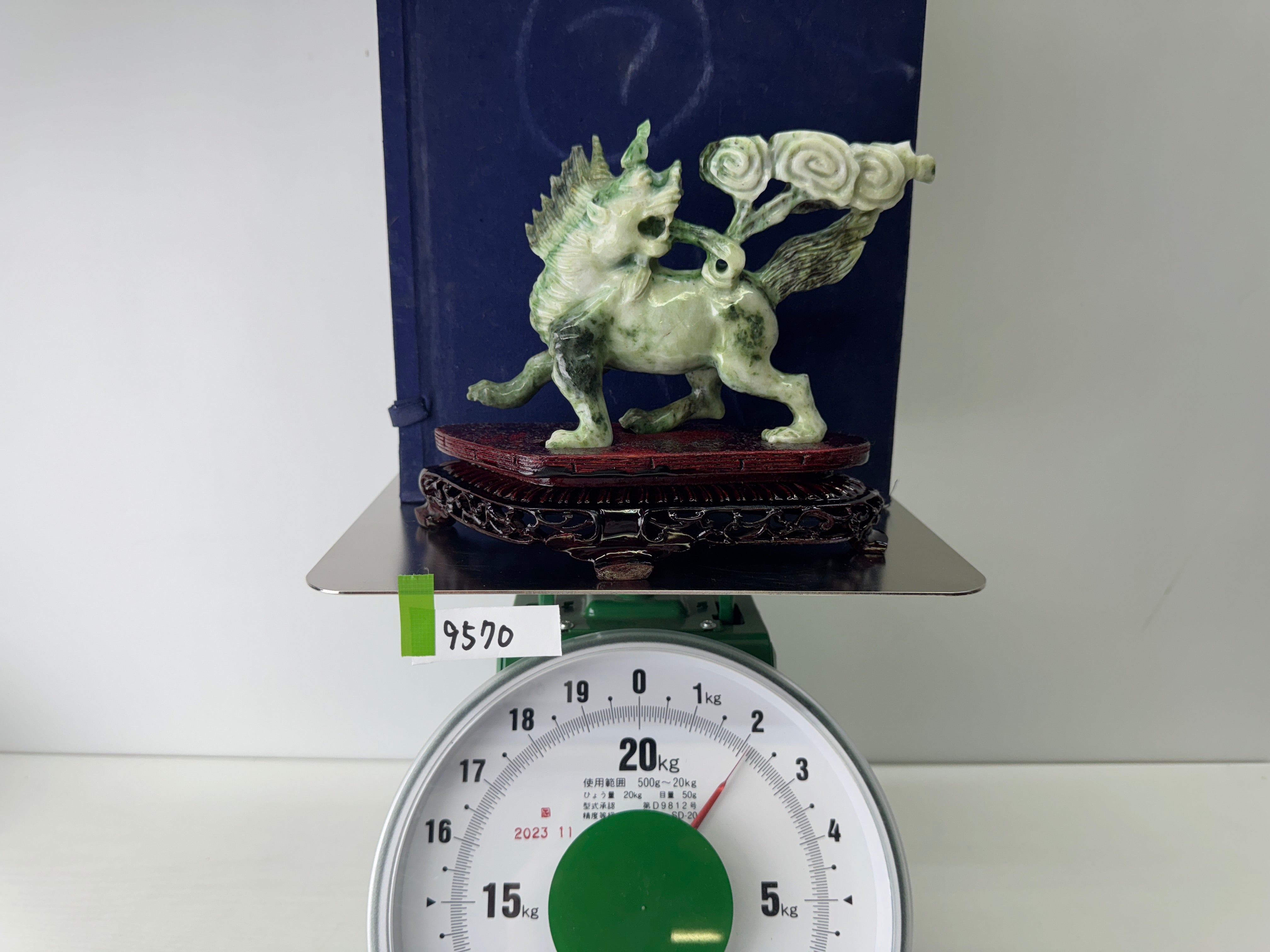 Y9570 OKIMONO Jade Animal figurine stand box China antique