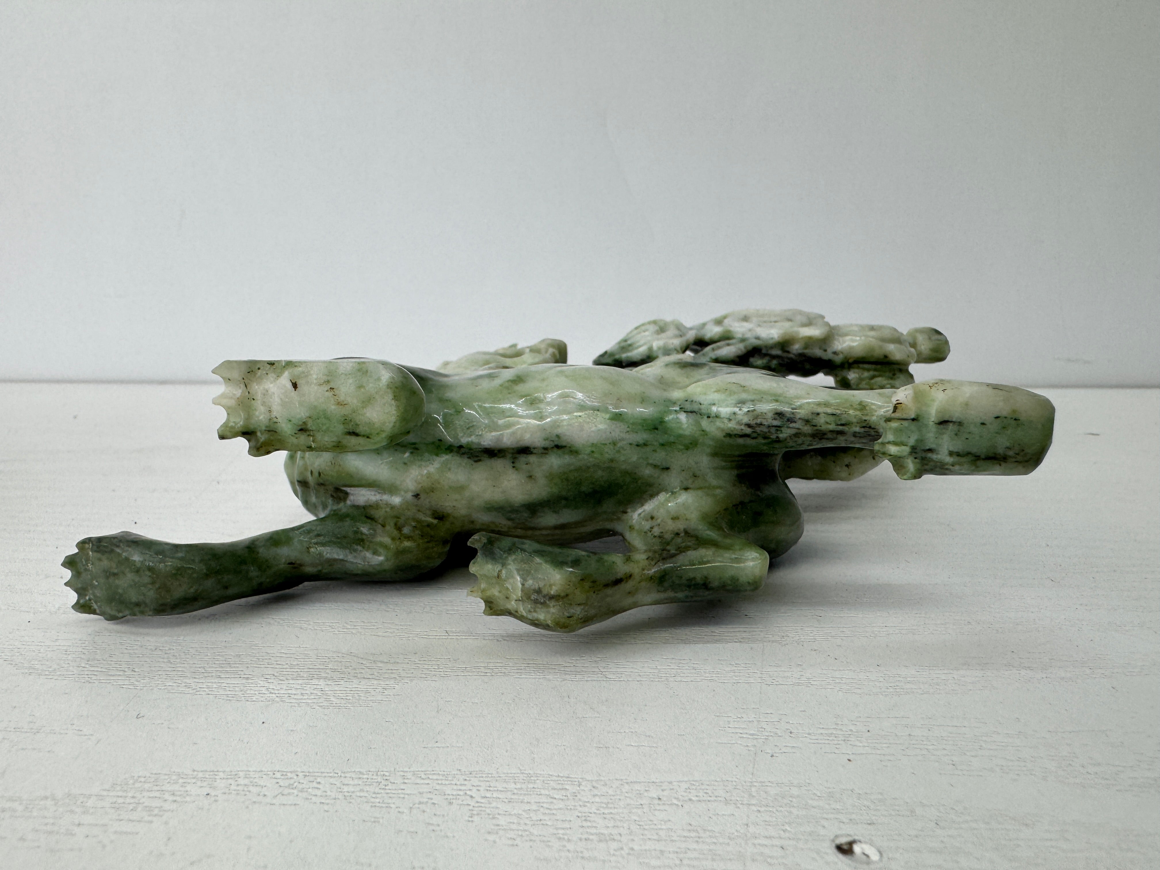 Y9570 OKIMONO Jade Animal figurine stand box China antique