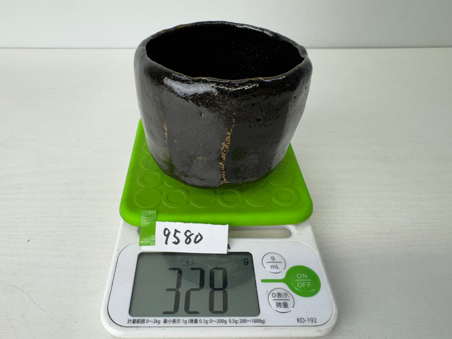Y9580 CHAWAN Raku-ware black bowl signed Japan antique tea ceremony pottery cup