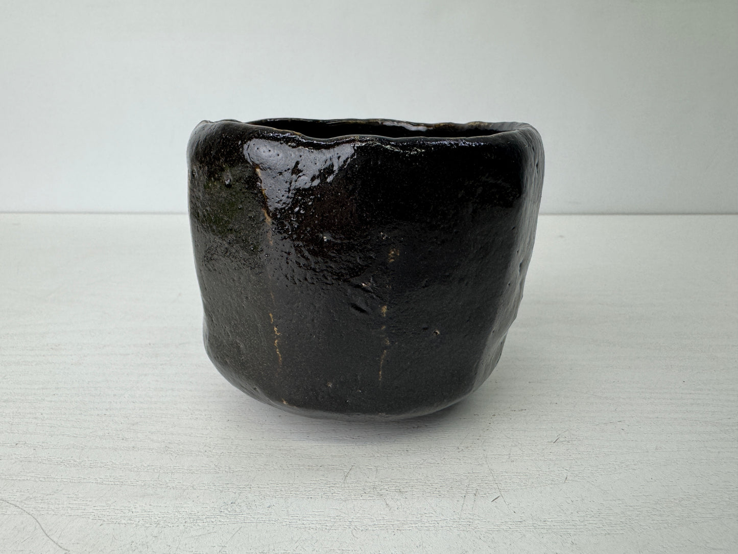 Y9580 CHAWAN Raku-ware black bowl signed Japan antique tea ceremony pottery cup