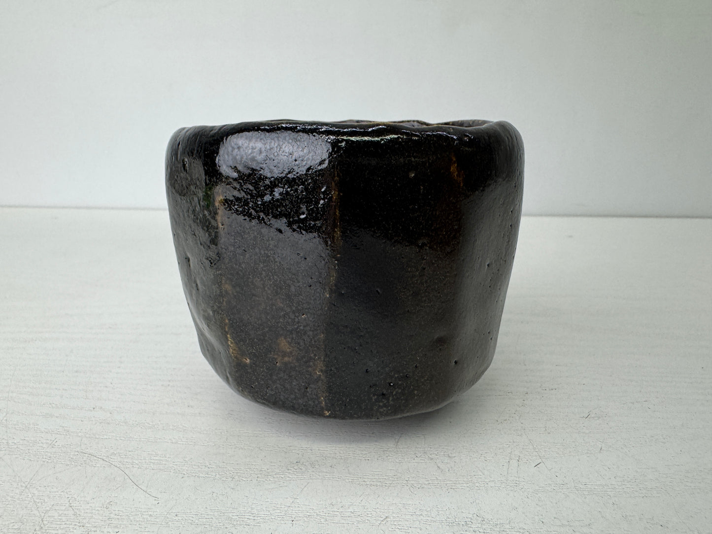 Y9580 CHAWAN Raku-ware black bowl signed Japan antique tea ceremony pottery cup