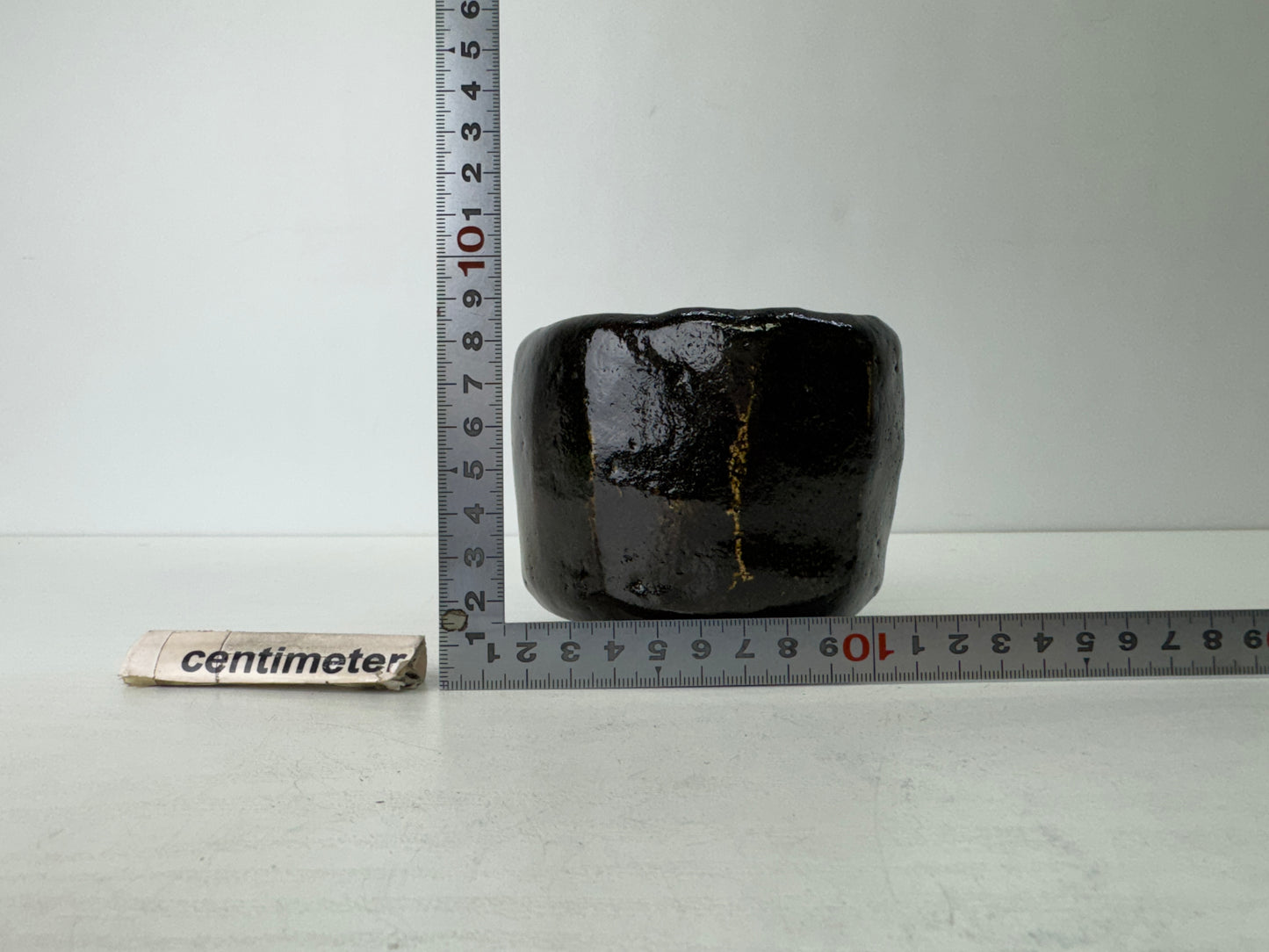 Y9580 CHAWAN Raku-ware black bowl signed Japan antique tea ceremony pottery cup