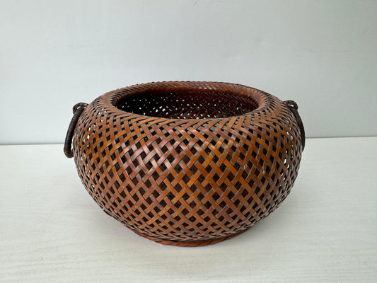 Y9593 Bamboo Woven Basket Flower vase signed Japan Ikebana Floral arrangement