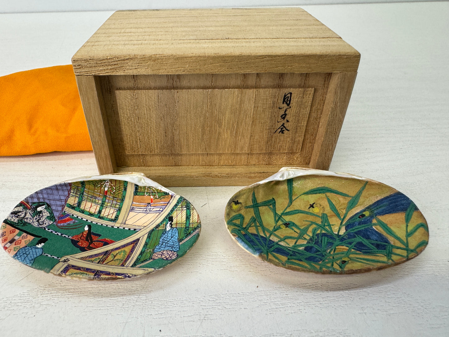 Y9598 BOX Kai awase Makie signed Japan antique incense container fragrance aroma