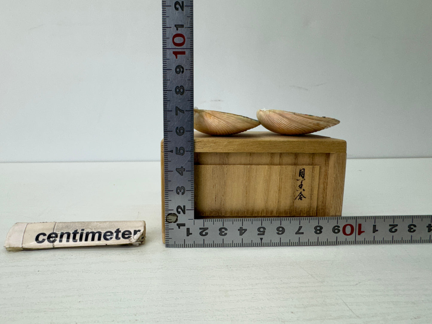 Y9598 BOX Kai awase Makie signed Japan antique incense container fragrance aroma