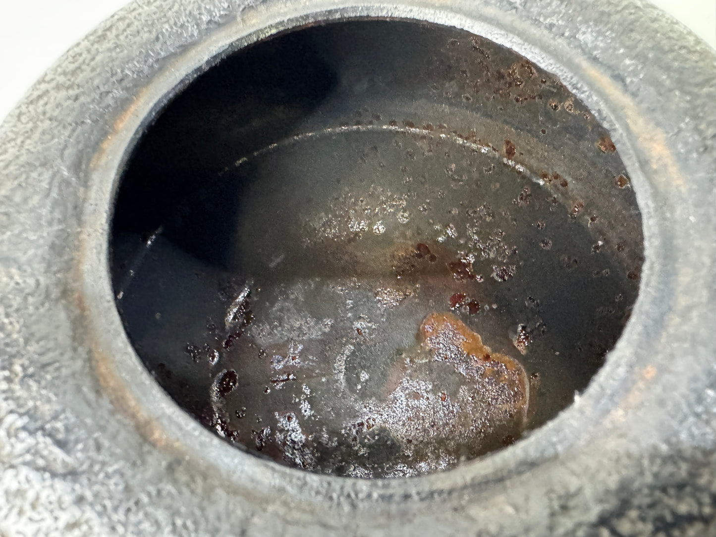 Y9609 TETSUBIN Iron kettle Treasure pattern signed Japan antique teapot tea pot