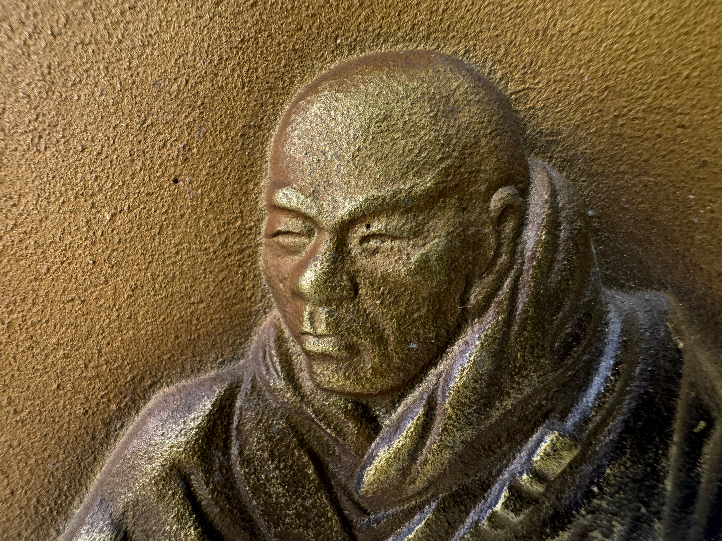 Y9622 STATUE Saint Shinran figurine small screen metal signed Japan antique