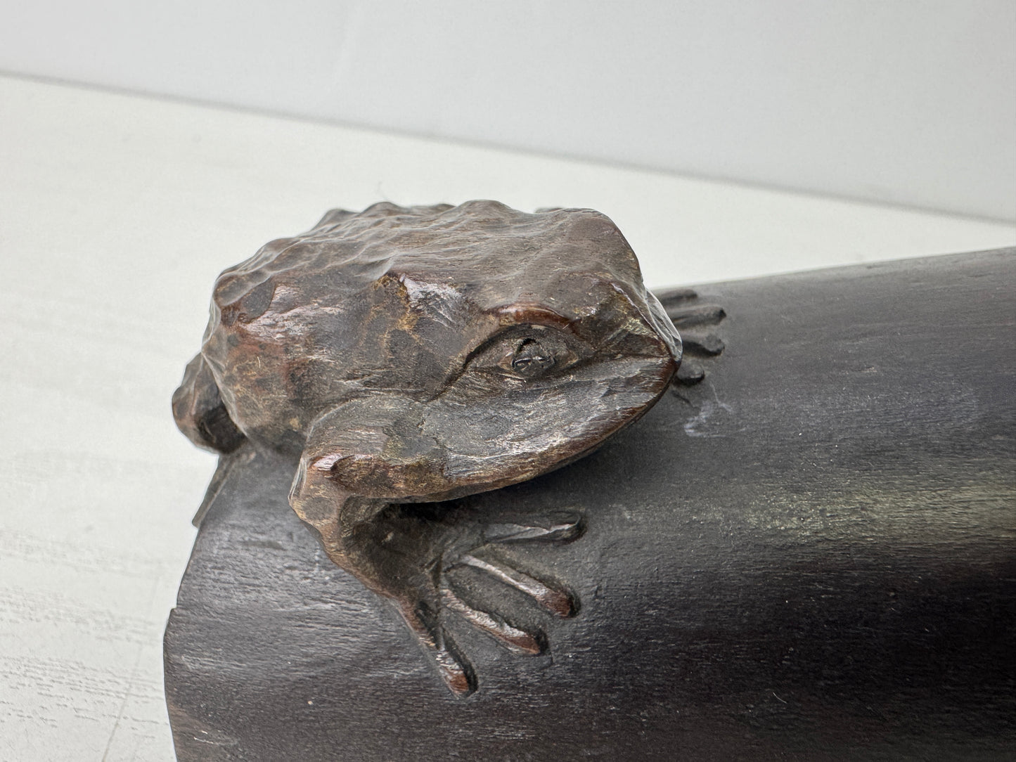 Y9655 OKIMONO wood carving Tile Frog Snail figurine Japan antique interior decor