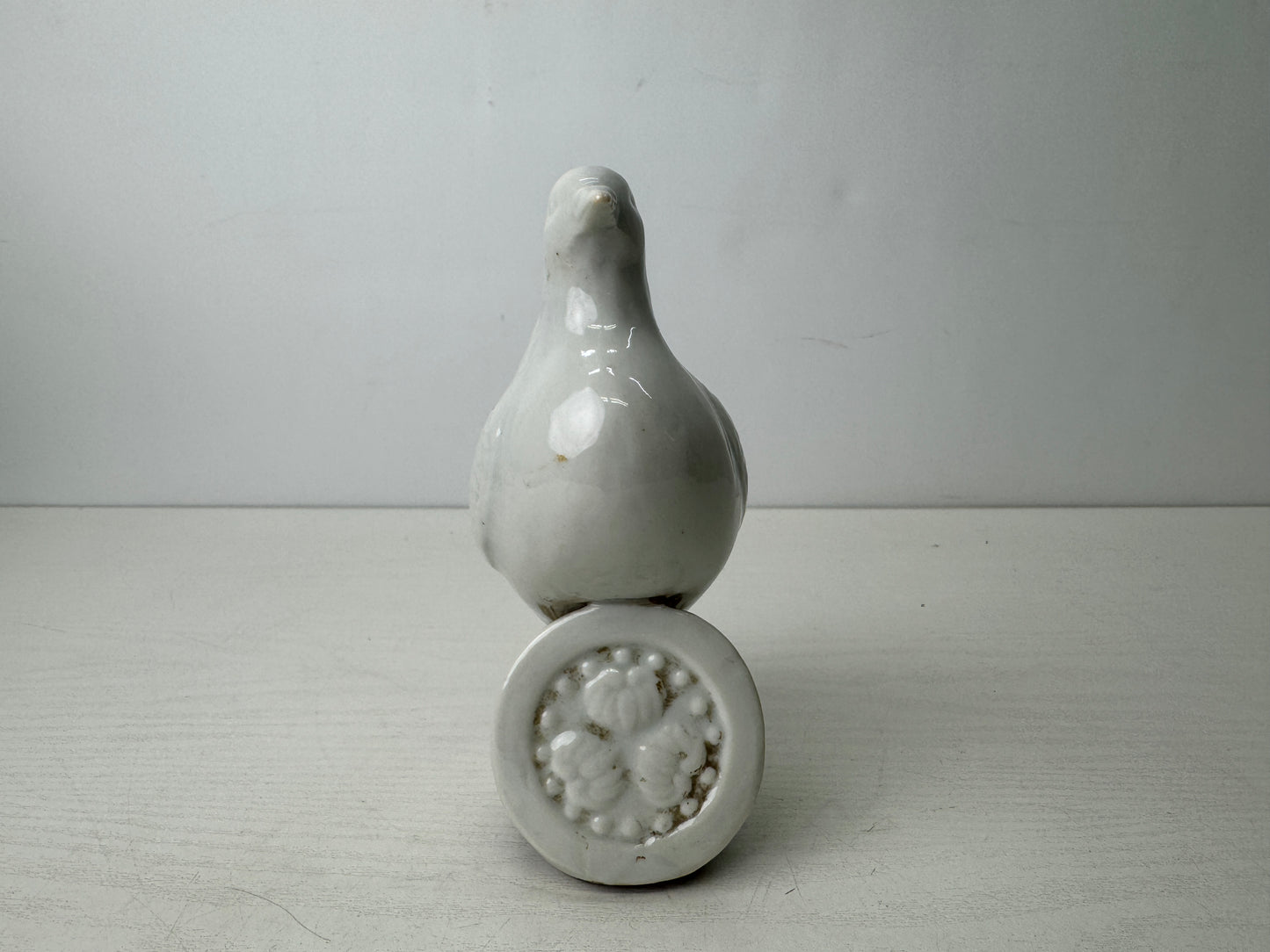 Y9657 OKIMONO Hirado-ware white porcelain Tile Bird figurine Japan antique decor