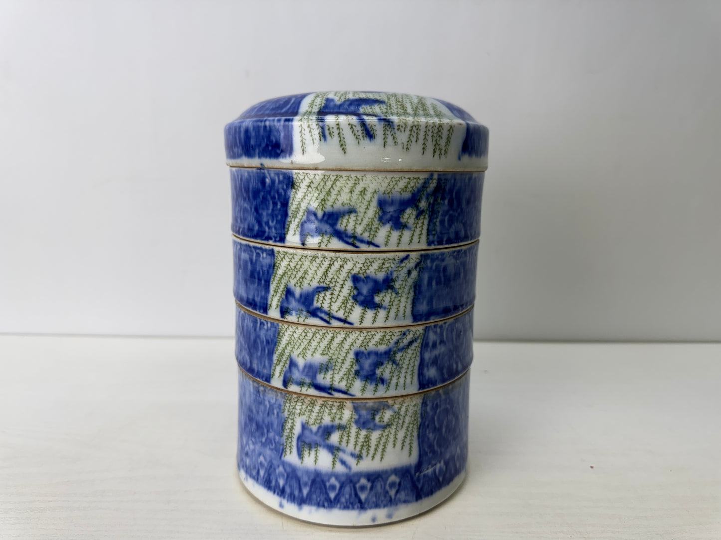 Y9666 BOX Seto-ware tiered container Swallow underglaze blue Japan antique lunch