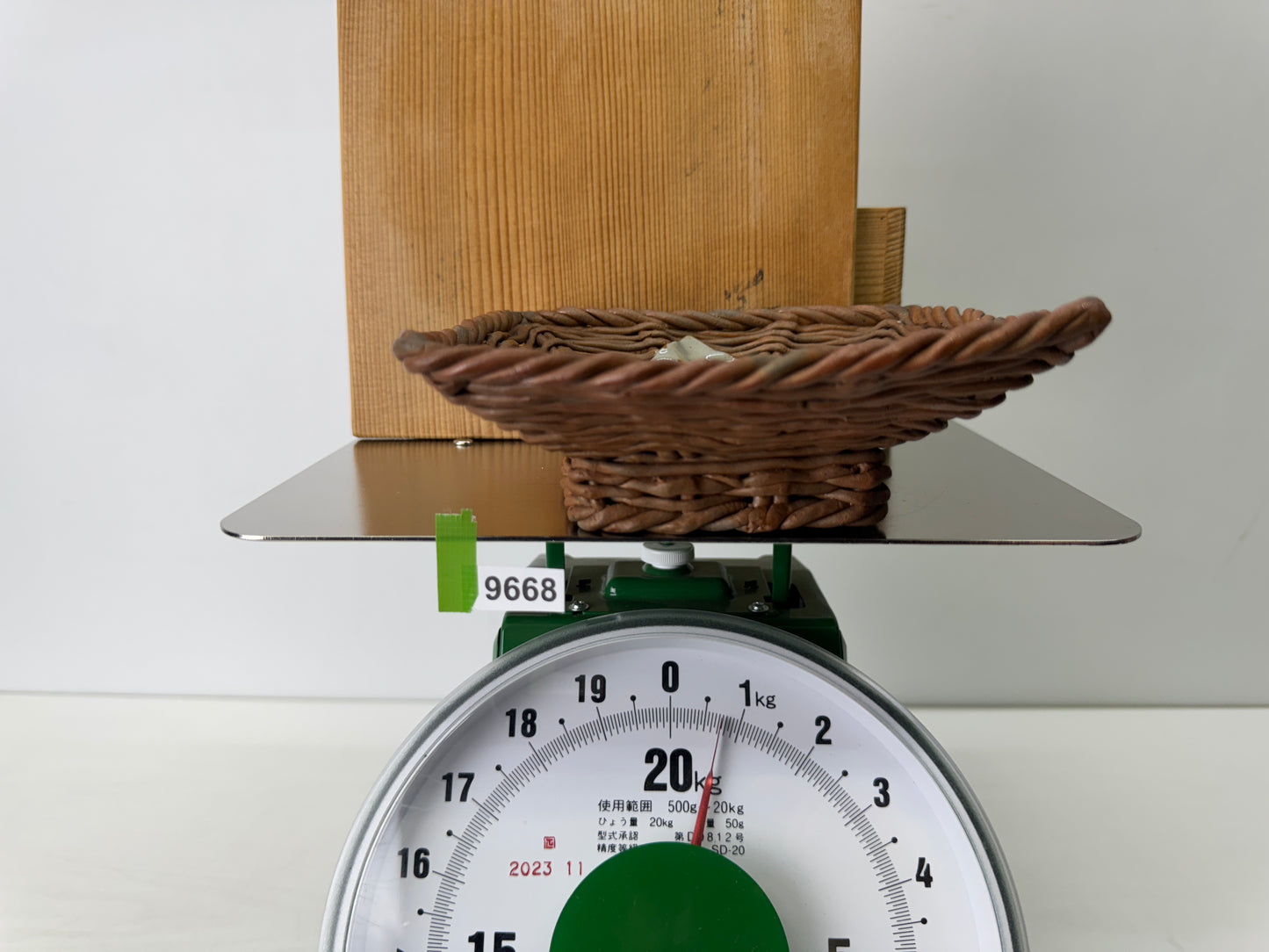 Y9668 DISH Fujimi-ware Amide Plate signed box Japan antique tabelware pottery