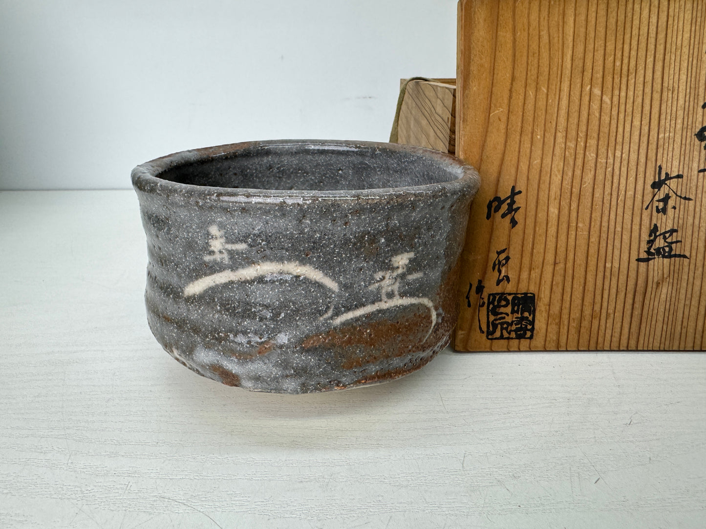 Y9675 CHAWAN Shino-ware bowl signed box Japan antique tea ceremony pottery cup