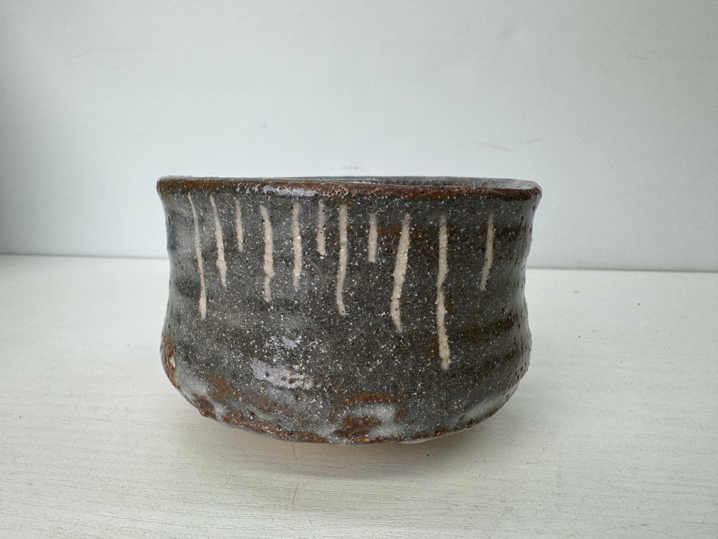 Y9675 CHAWAN Shino-ware bowl signed box Japan antique tea ceremony pottery cup