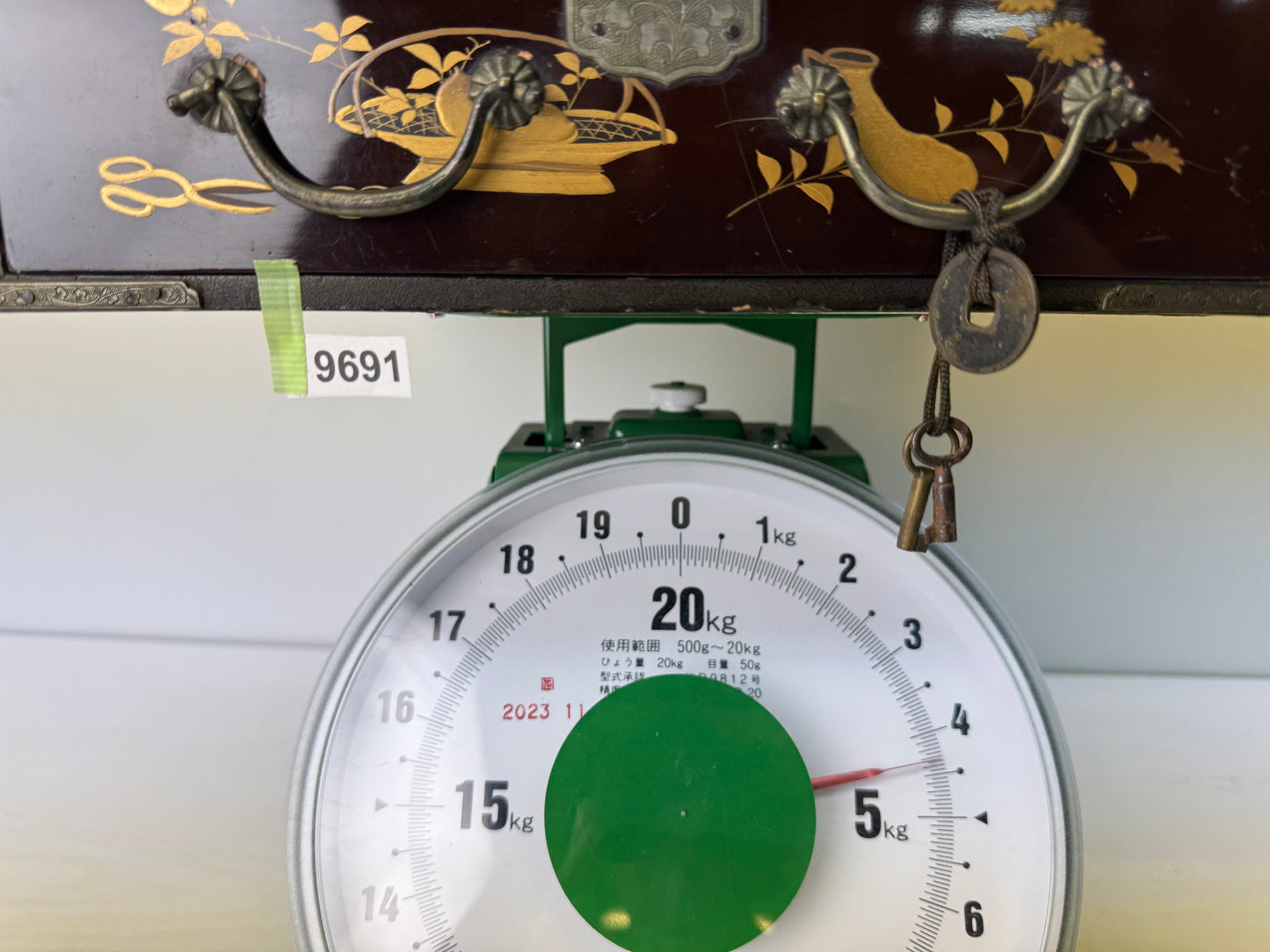 Y9691 TANSU Makie small chest of drawers box lock Meiji period Japan antique