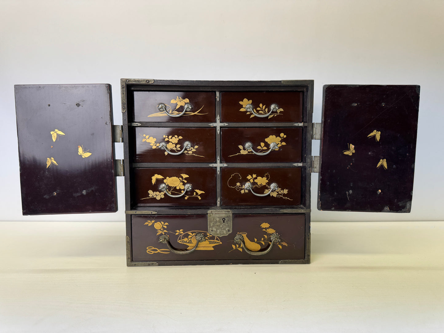 Y9691 TANSU Makie small chest of drawers box lock Meiji period Japan antique