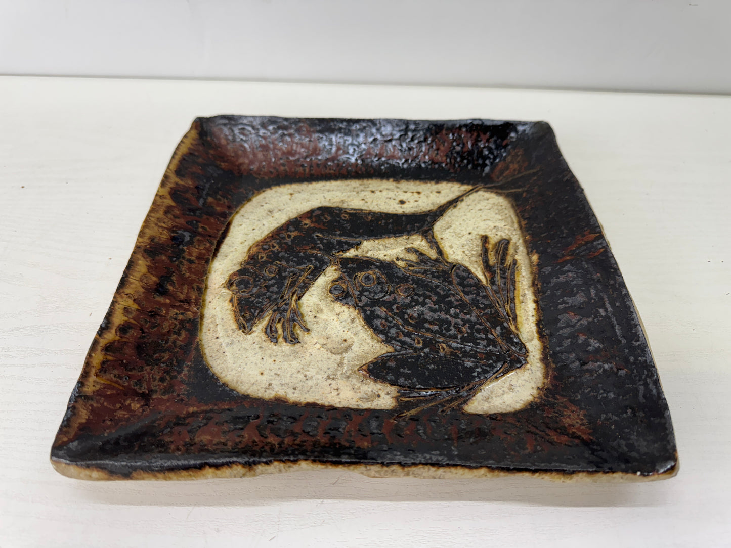 Y9695 DISH Tokoname-ware Frog plate signed Japan antique tableware kitchen food