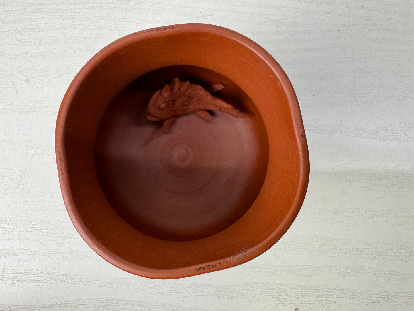 Y9697 CHAWAN Tokoname-ware Sake cup signed sea bream design Japan antique drink