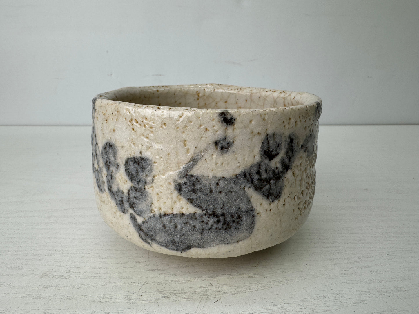 Y9699 CHAWAN Shino-ware bowl signed Japan antique tea ceremony pottery cup