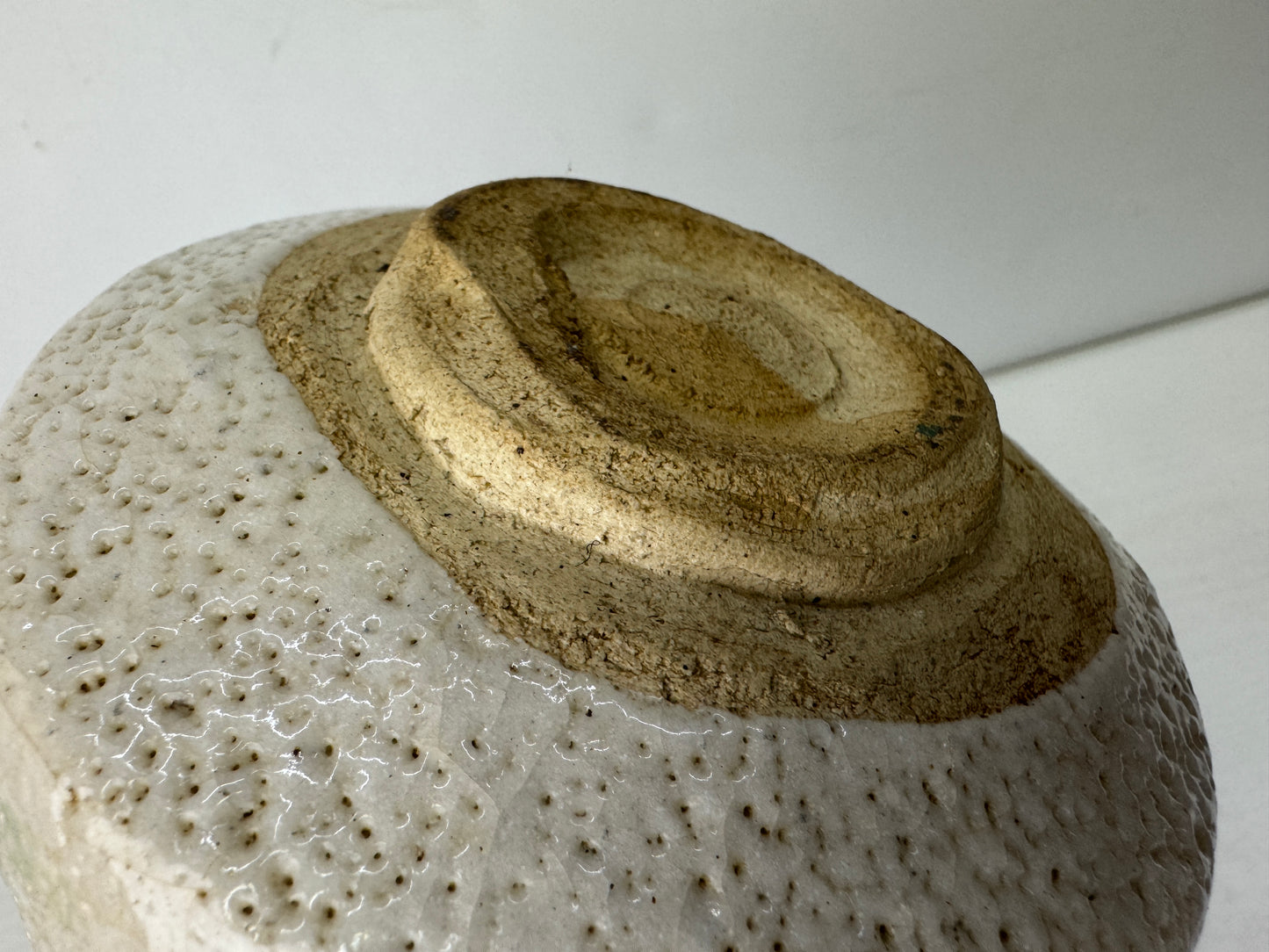 Y9699 CHAWAN Shino-ware bowl signed Japan antique tea ceremony pottery cup