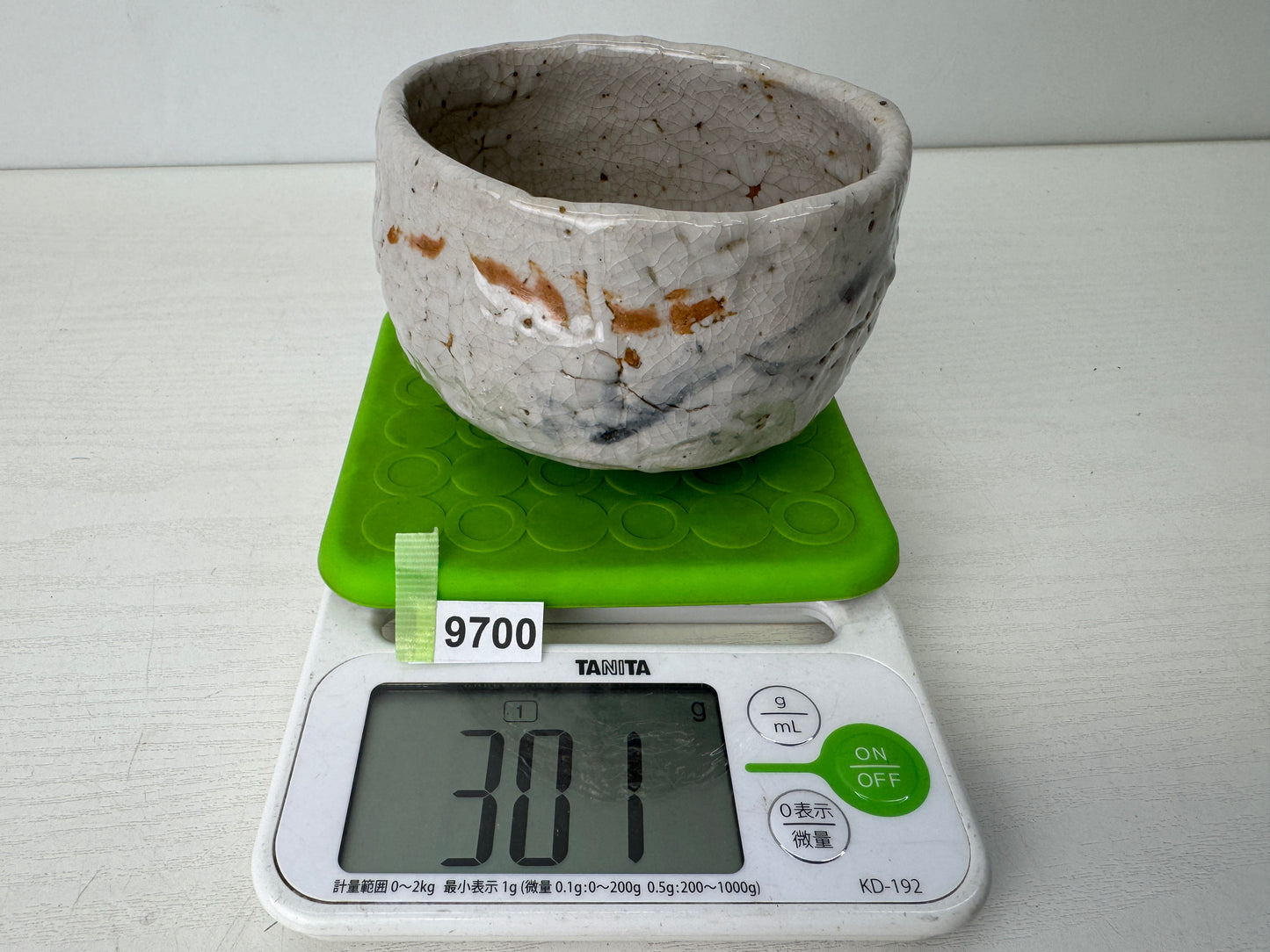 Y9700 CHAWAN Mino-ware bowl signed Japan antique tea ceremony pottery cup