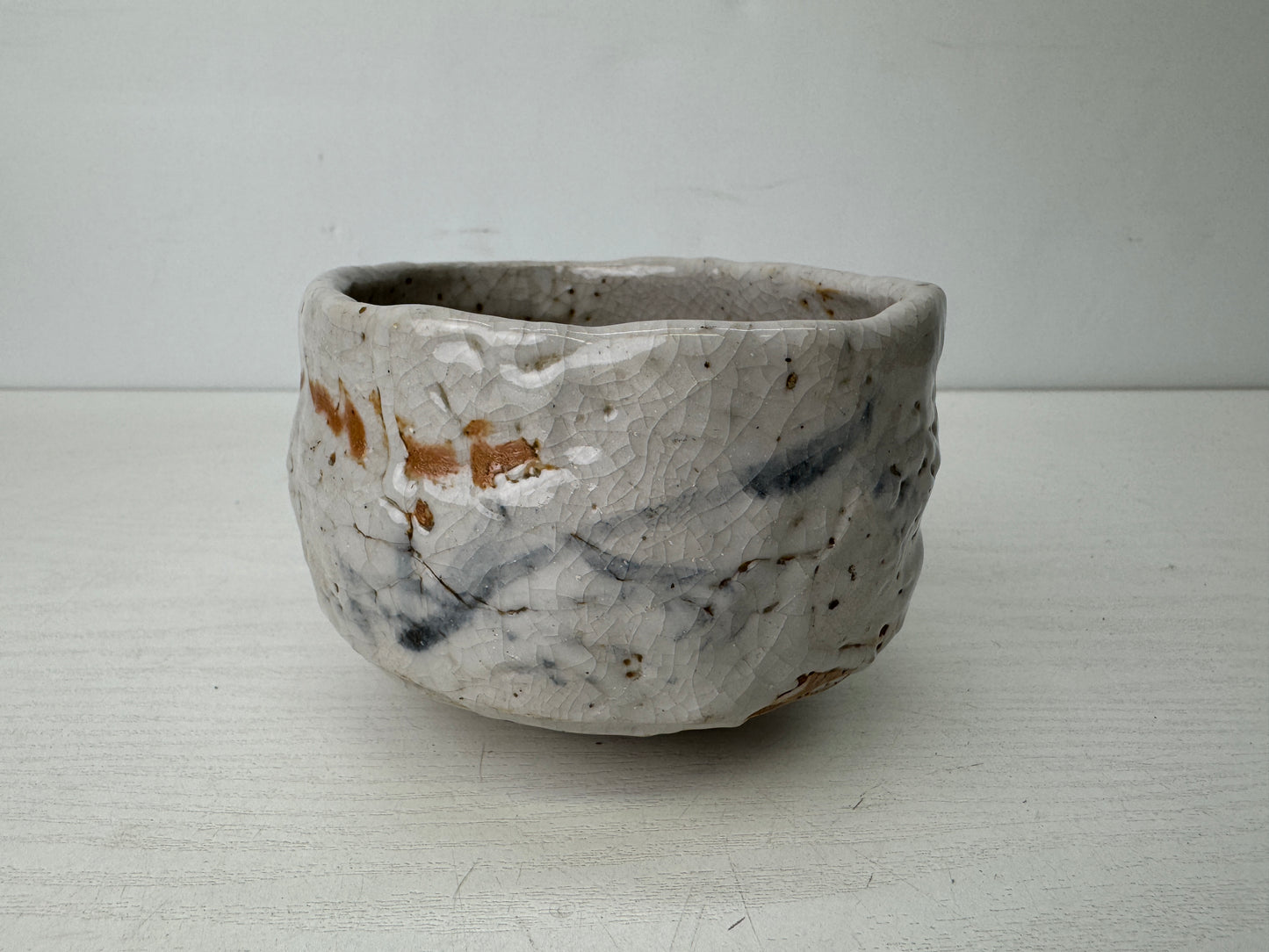 Y9700 CHAWAN Mino-ware bowl signed Japan antique tea ceremony pottery cup