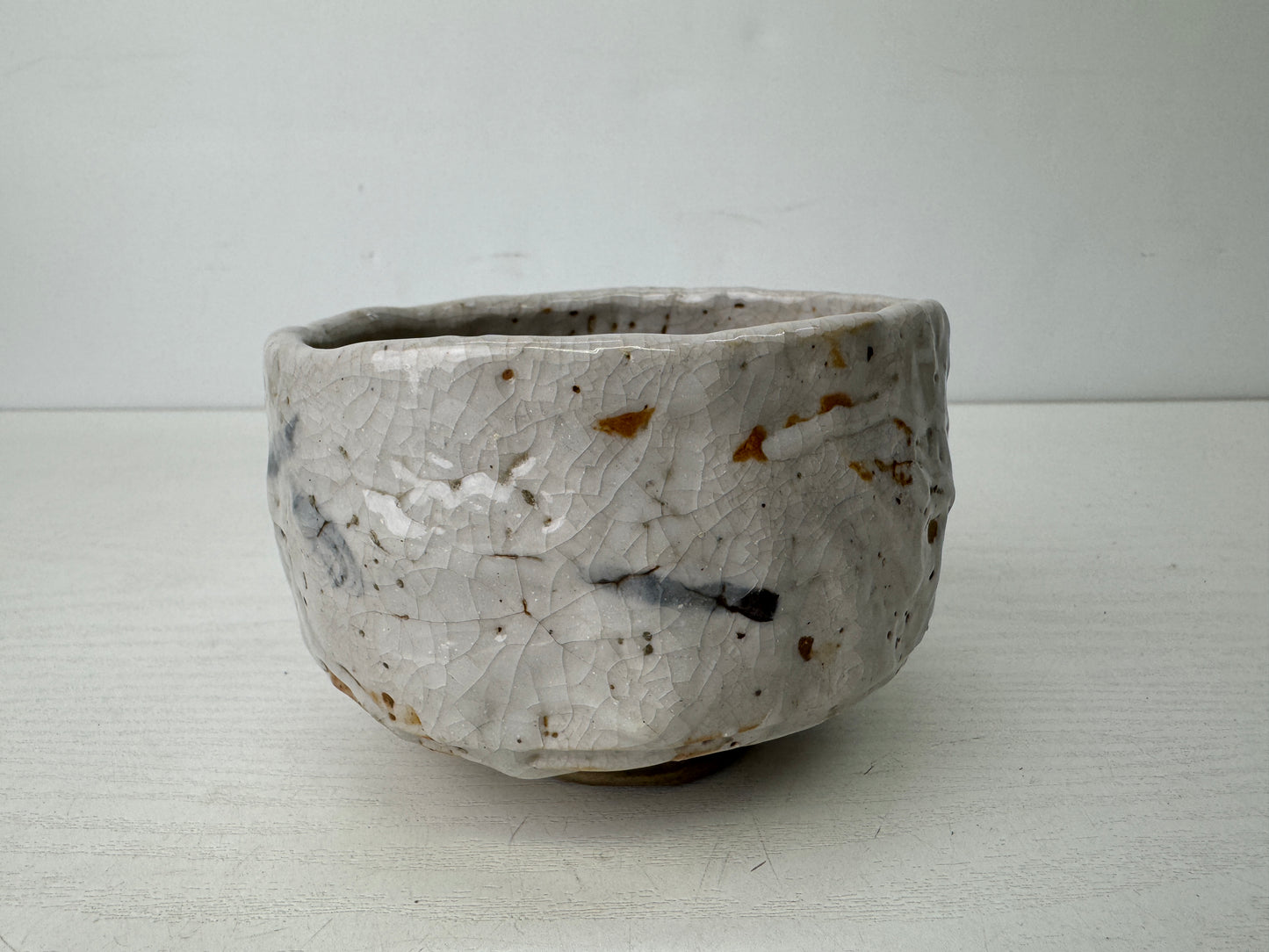 Y9700 CHAWAN Mino-ware bowl signed Japan antique tea ceremony pottery cup