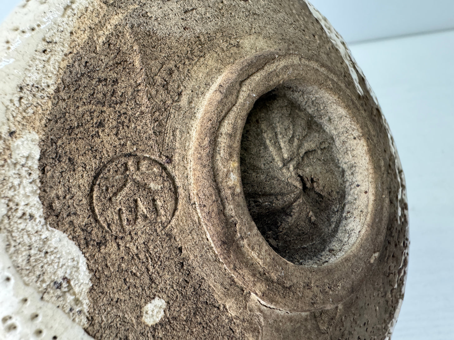 Y9701 CHAWAN Inuyama-ware bowl signed Japan antique tea ceremony pottery cup