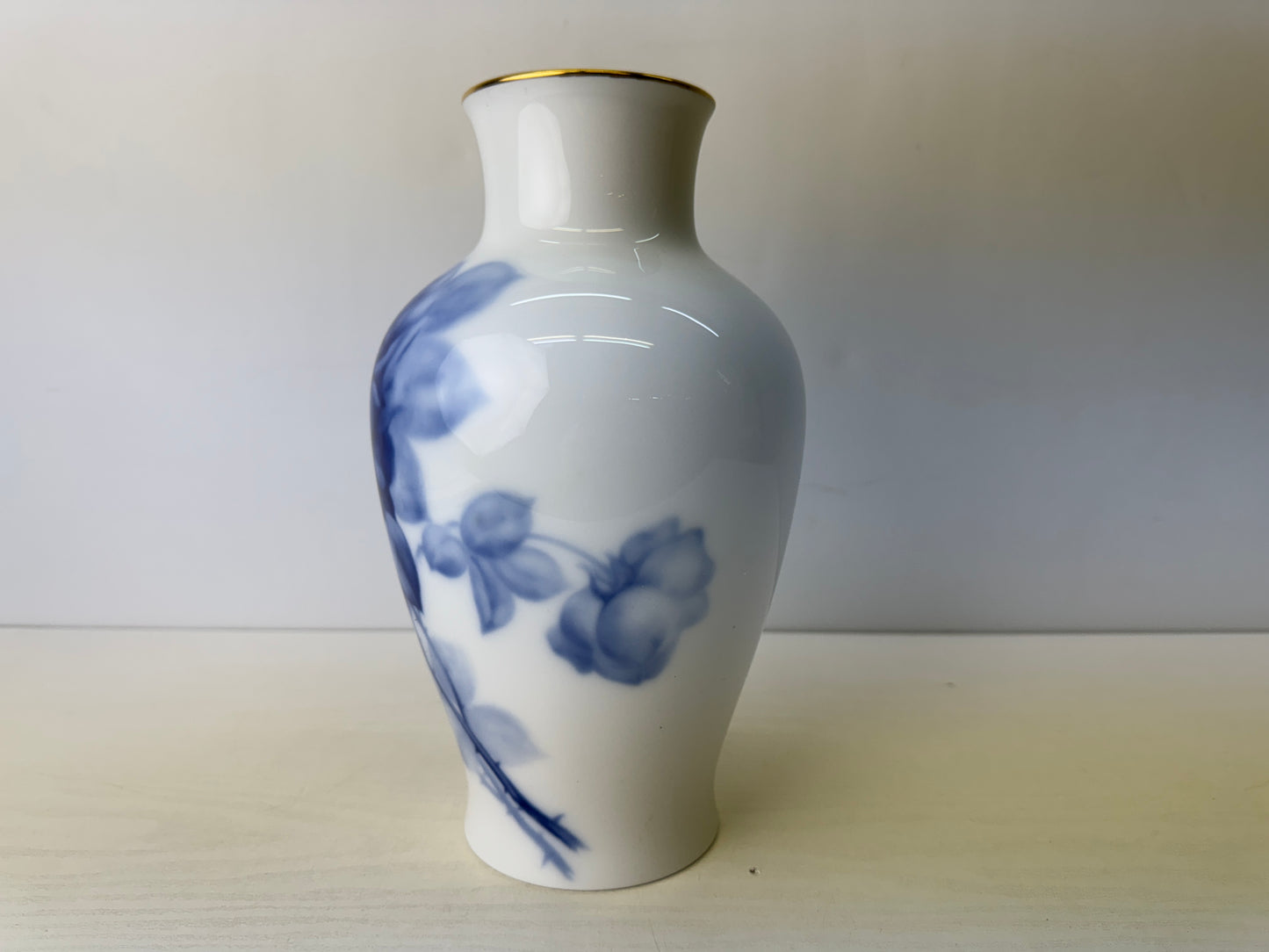 Y9723 FLOWER VASE Blue Rose signed box Japan antique ikebana floral arragement