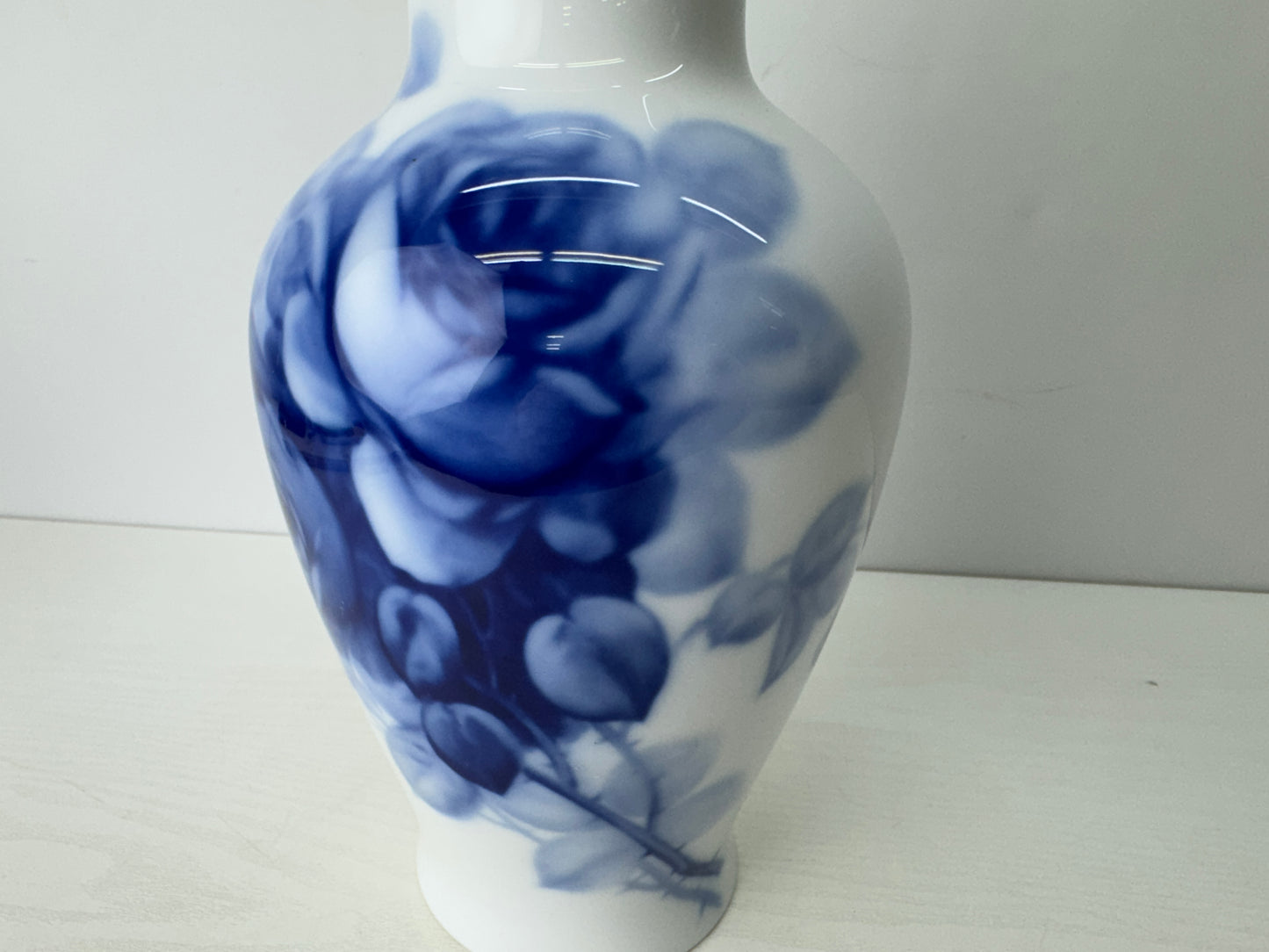Y9723 FLOWER VASE Blue Rose signed box Japan antique ikebana floral arragement