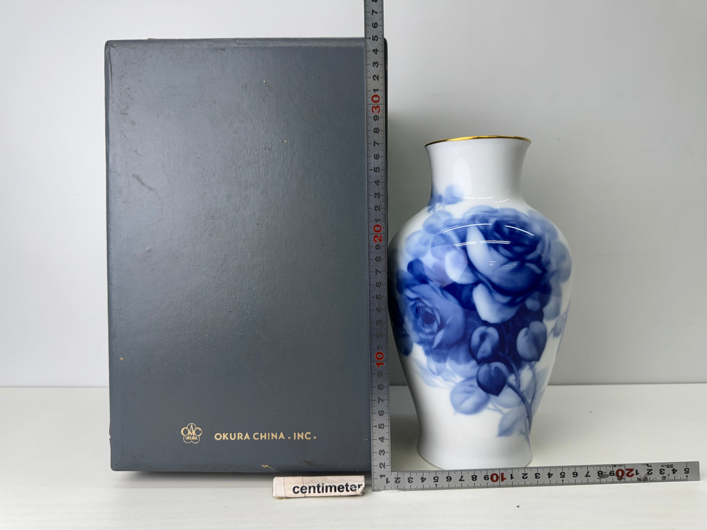 Y9723 FLOWER VASE Blue Rose signed box Japan antique ikebana floral arragement