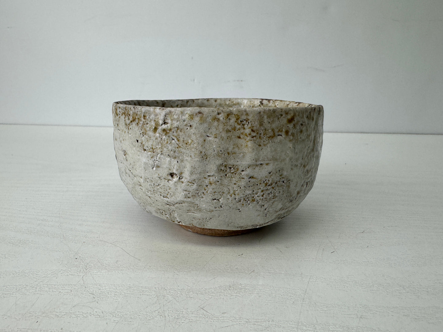 Y9728 CHAWAN Shigaraki-ware bowl signed Japan antique tea ceremony pottery cup