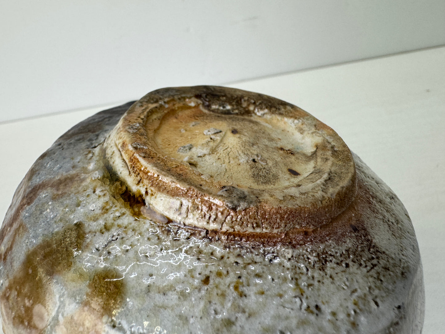 Y9728 CHAWAN Shigaraki-ware bowl signed Japan antique tea ceremony pottery cup