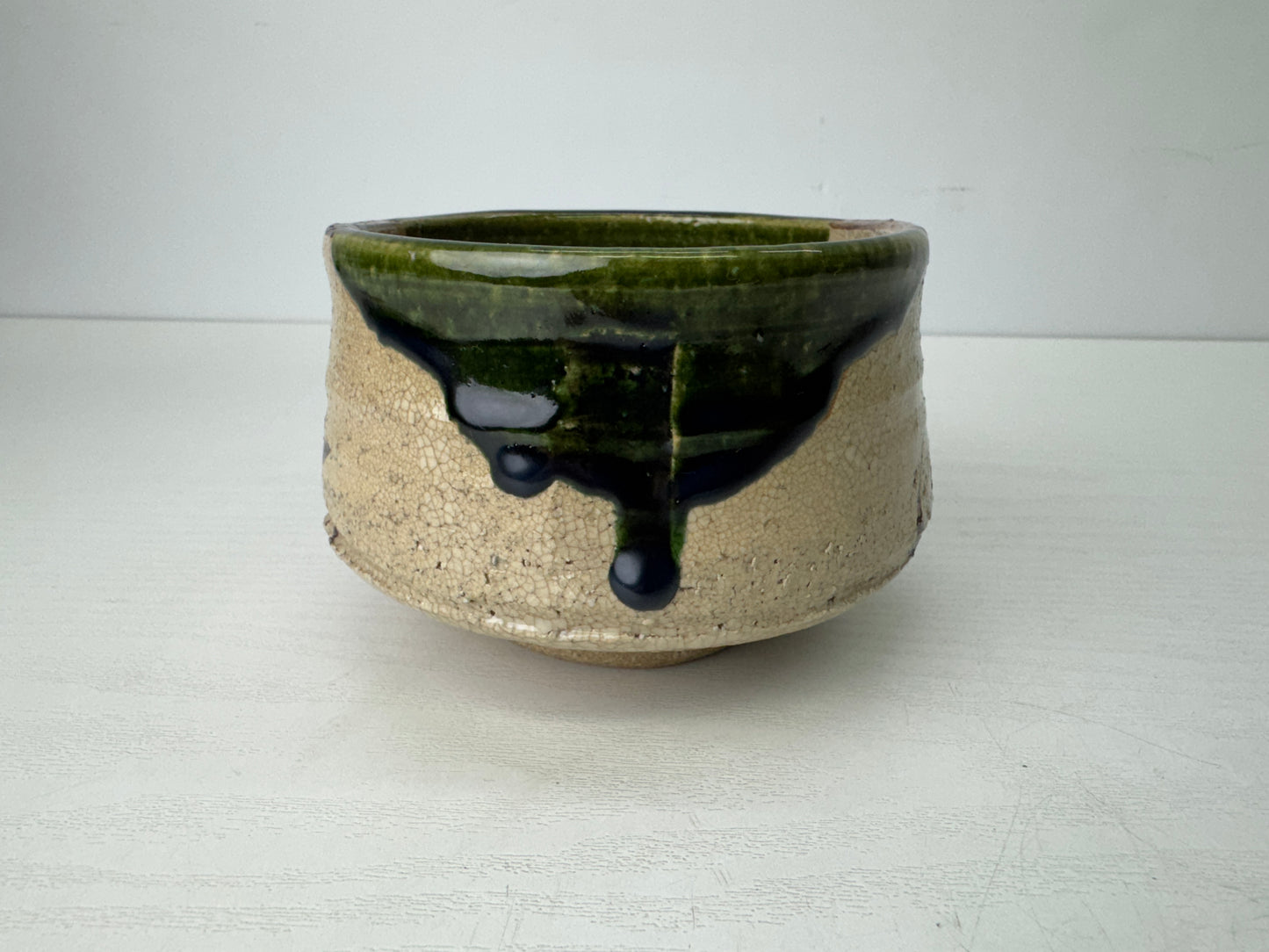 Y9729 CHAWAN Oribe-ware bowl signed Japan antique tea ceremony pottery cup