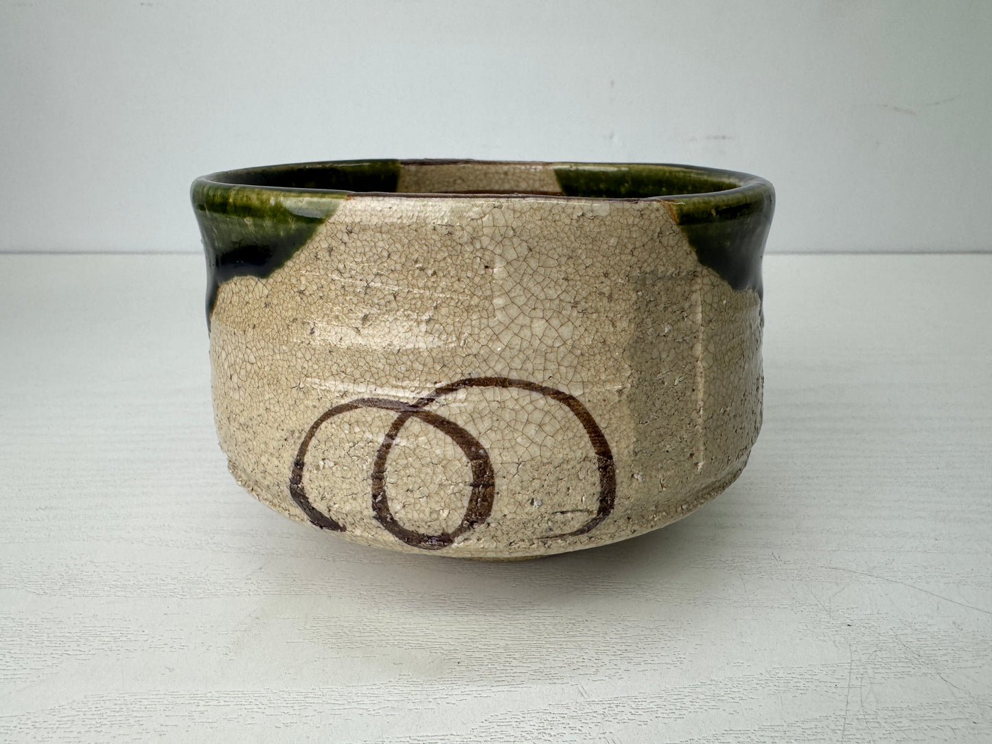 Y9729 CHAWAN Oribe-ware bowl signed Japan antique tea ceremony pottery cup