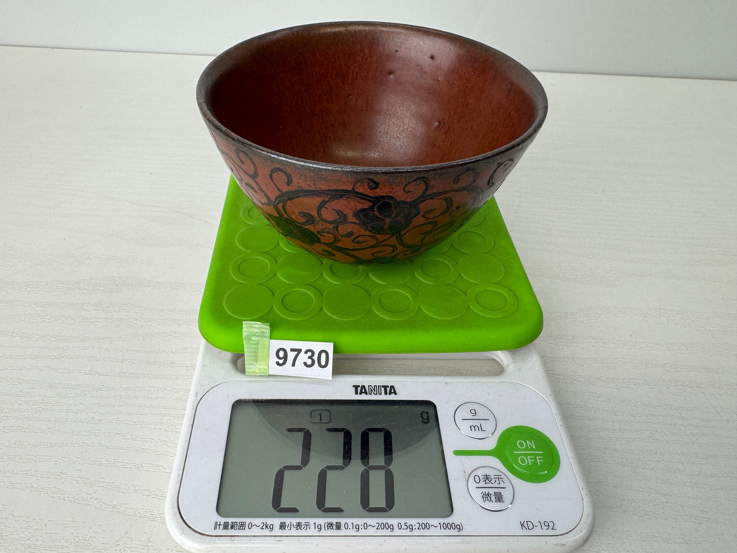 Y9730 CHAWAN Mino-ware bowl signed Arabesque Japan antique tea ceremony pottery