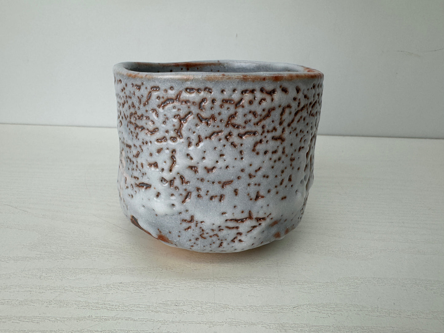 Y9733 CHAWAN Shino-ware bowl signed box Japan antique tea ceremony pottery cup