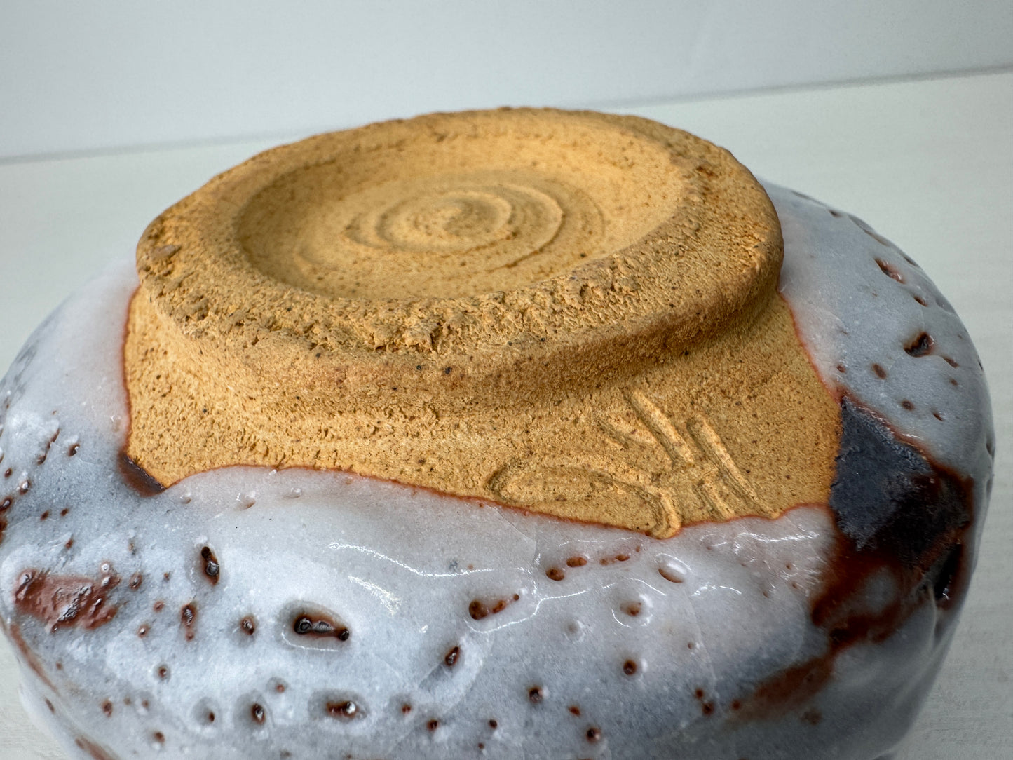 Y9733 CHAWAN Shino-ware bowl signed box Japan antique tea ceremony pottery cup