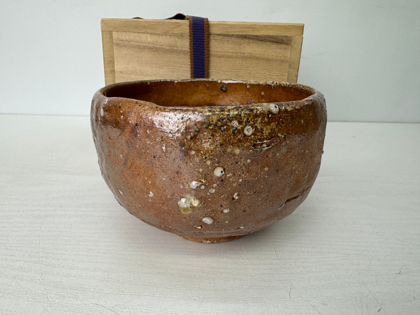 Y9735 CHAWAN Shigaraki-ware bowl signed box Japan antique tea ceremony pottery