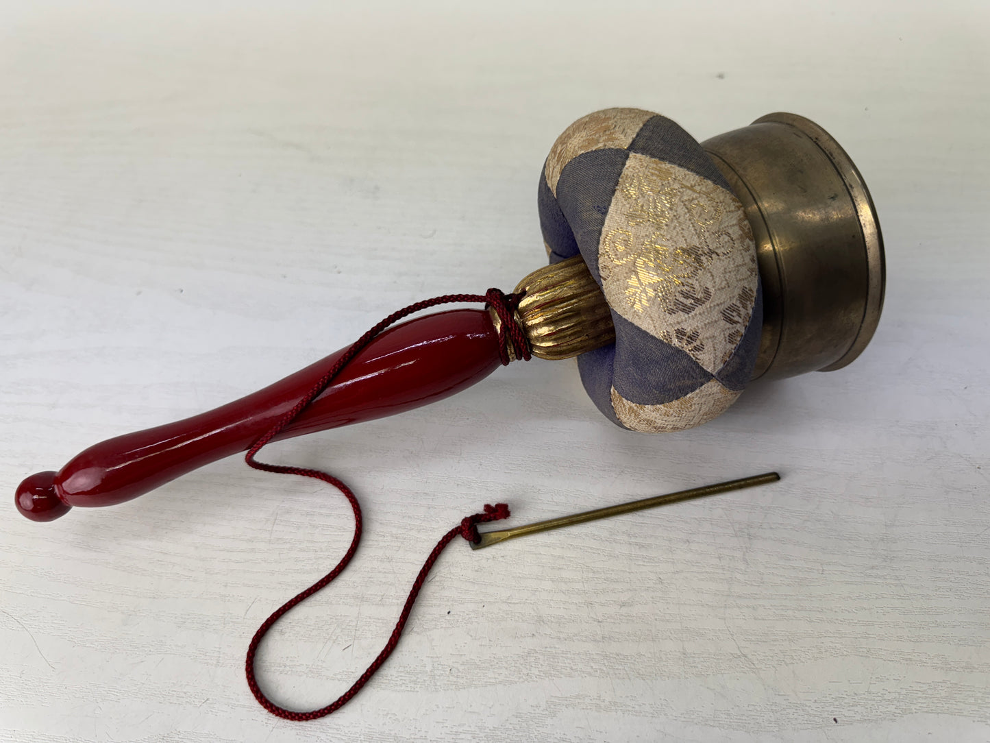 Y9739 ORIN Vermilion lacquer Gold inlay Bell Japan antique Buddhist altar