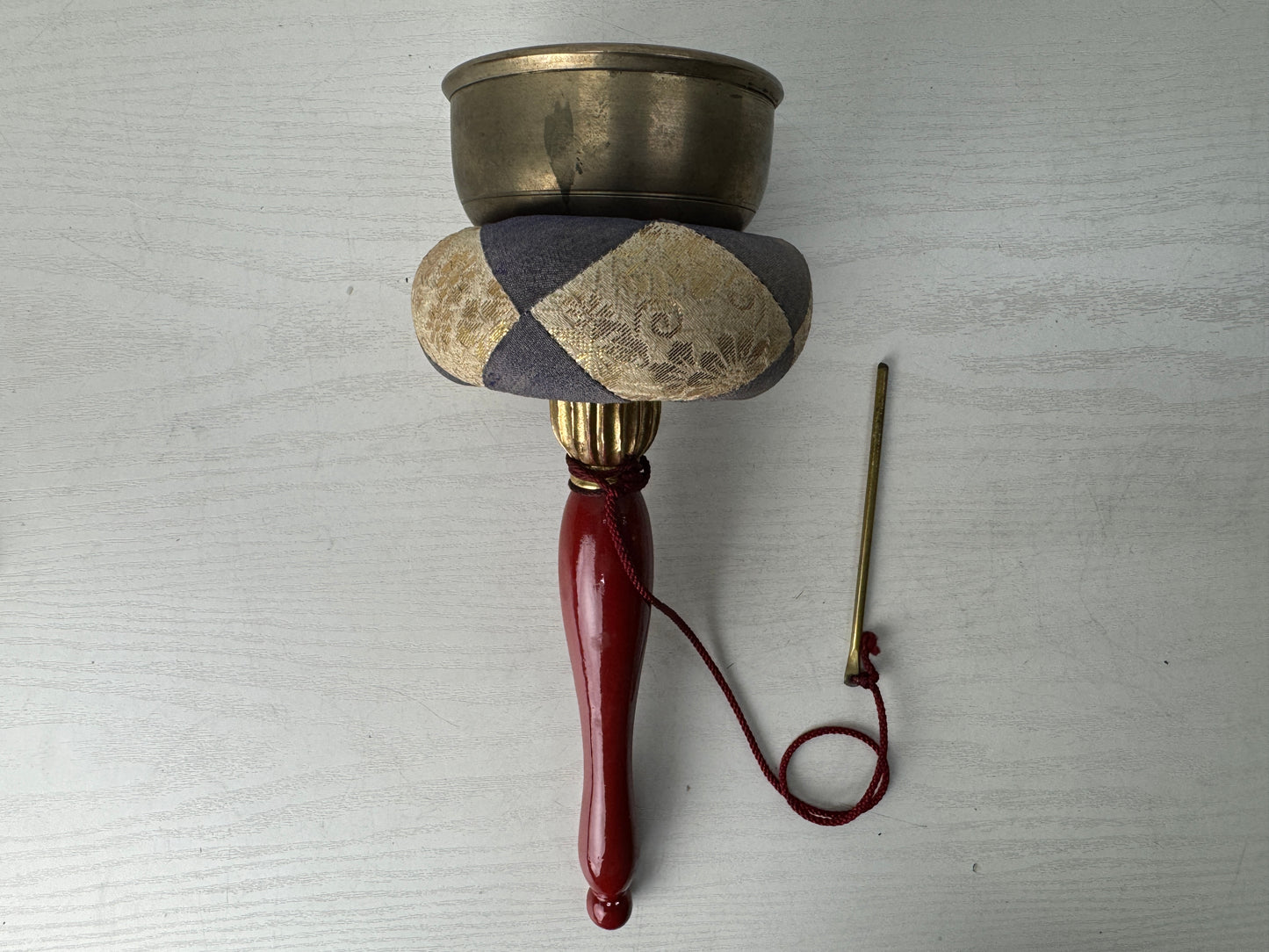 Y9739 ORIN Vermilion lacquer Gold inlay Bell Japan antique Buddhist altar