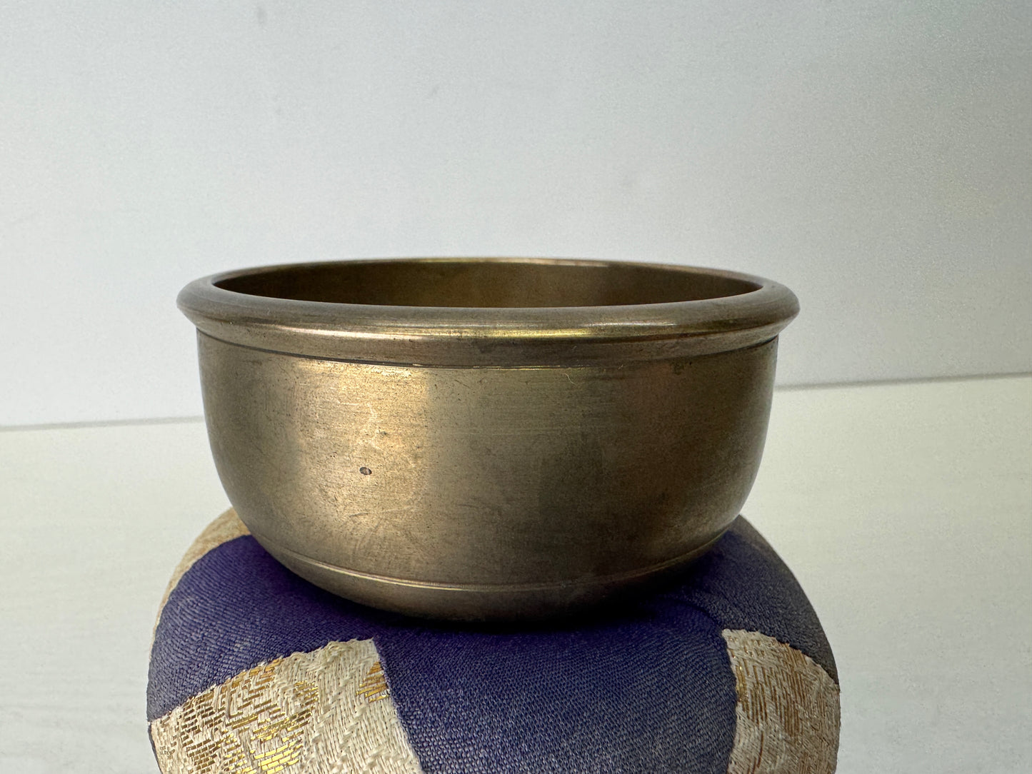 Y9739 ORIN Vermilion lacquer Gold inlay Bell Japan antique Buddhist altar