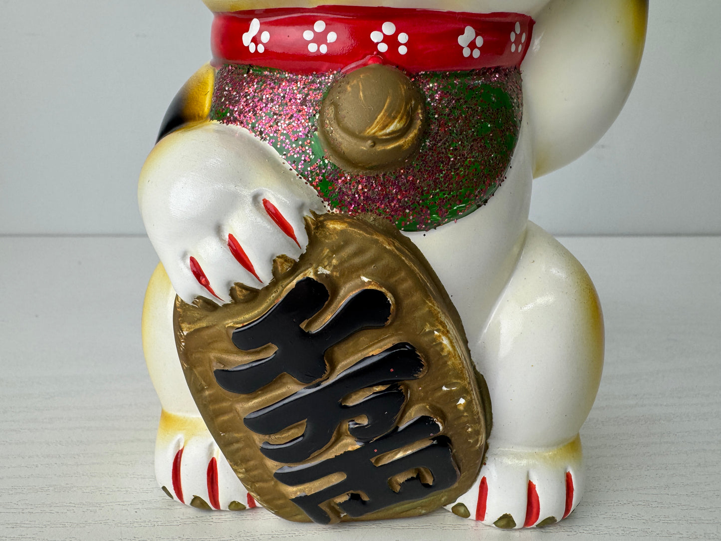 Y9766 OKIMONO ceramic Maneki-neko lucky beckoning cat figurine Japan antique