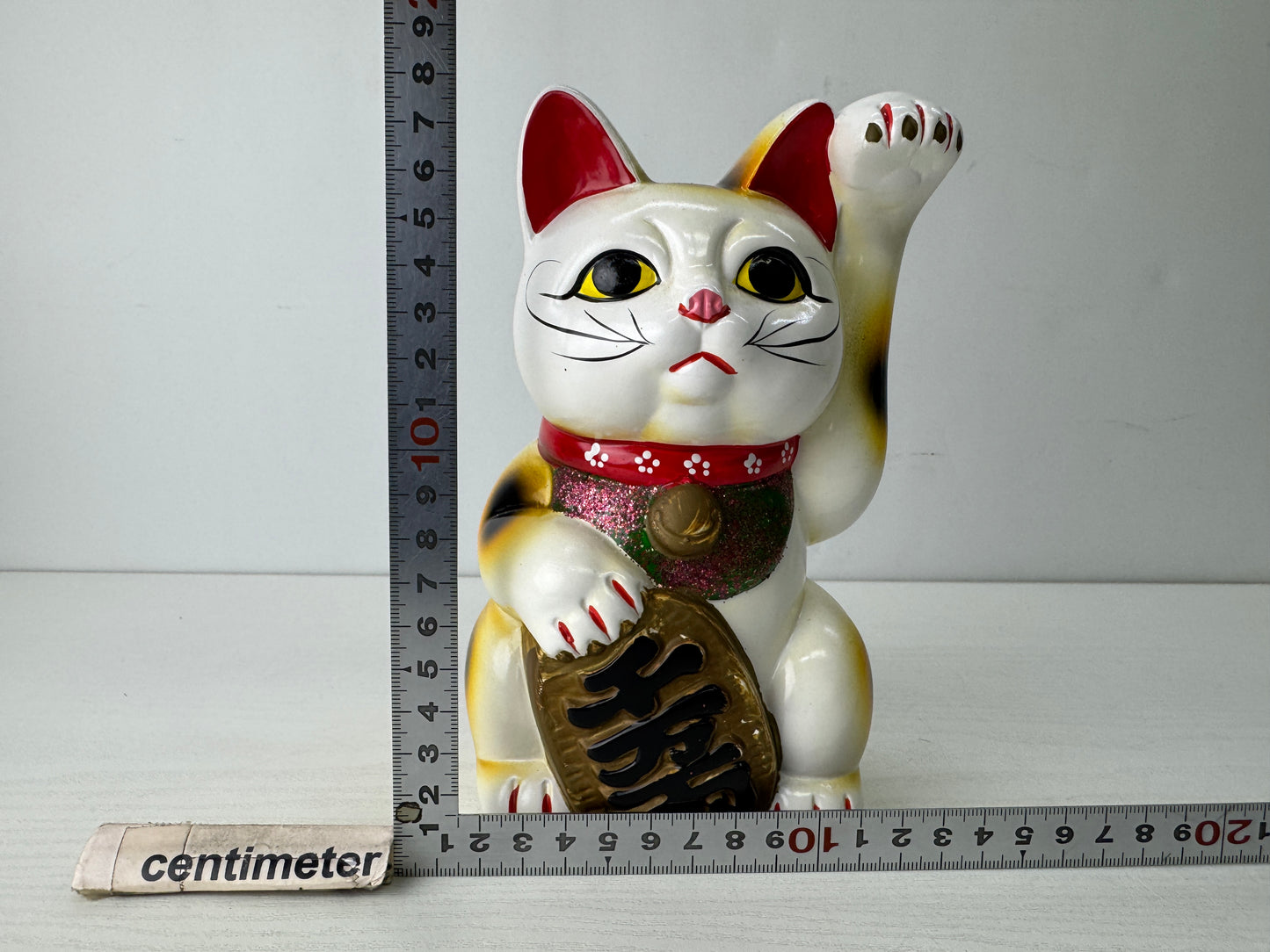 Y9766 OKIMONO ceramic Maneki-neko lucky beckoning cat figurine Japan antique
