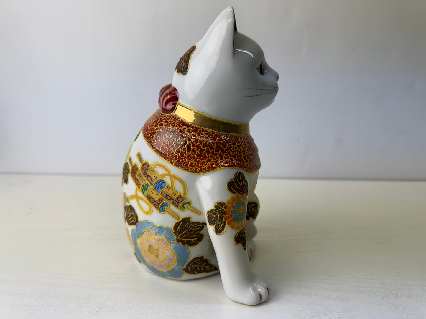 Y9767 OKIMONO ceramic Maneki-neko lucky beckoning cat figurine Japan antique