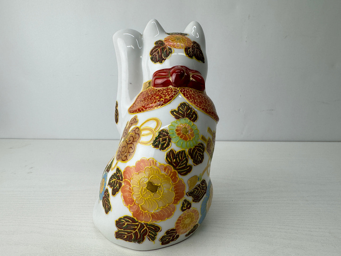 Y9767 OKIMONO ceramic Maneki-neko lucky beckoning cat figurine Japan antique