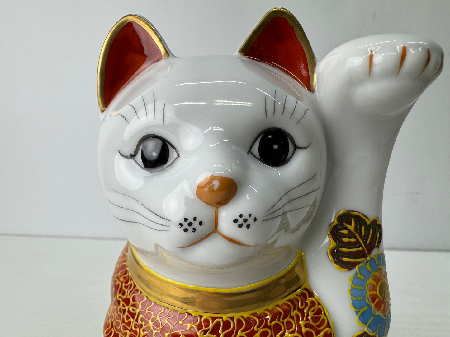Y9767 OKIMONO ceramic Maneki-neko lucky beckoning cat figurine Japan antique