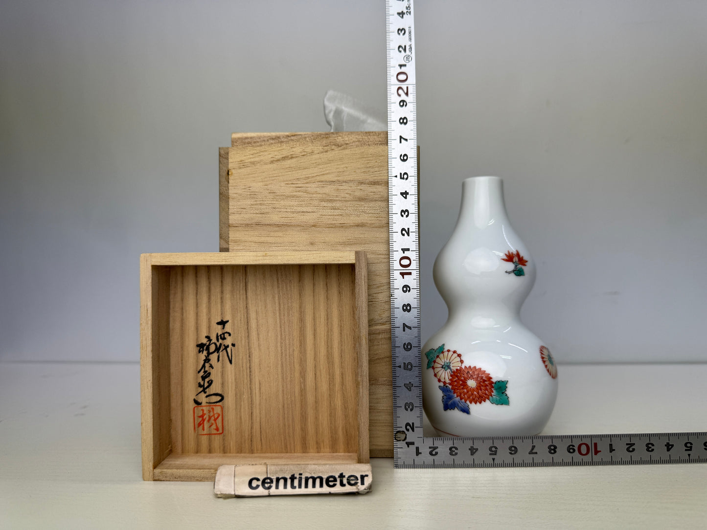 Y9775 FLOWER VASE Arita-ware single bud signed box Japan antique ikebana floral