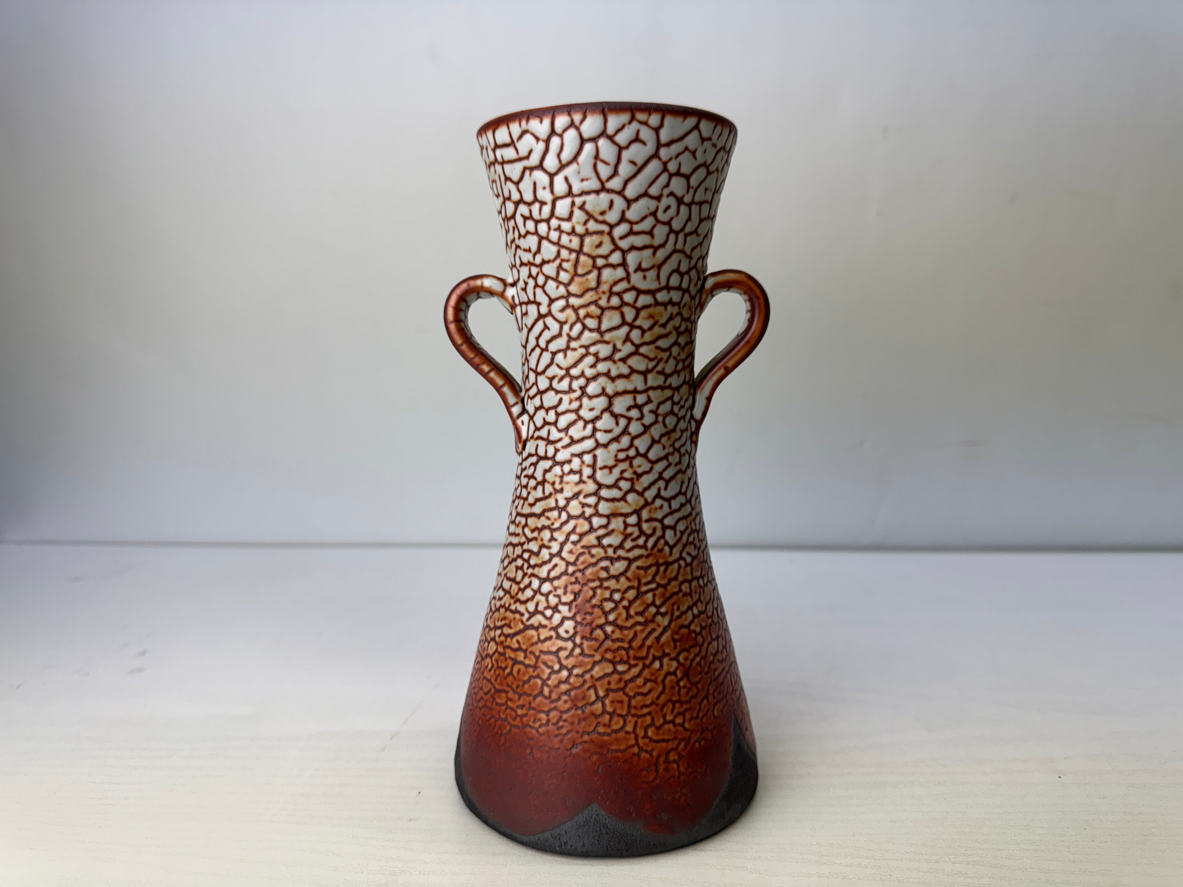 Y9776 FLOWER VASE Shino-ware handle signed box Japan antique